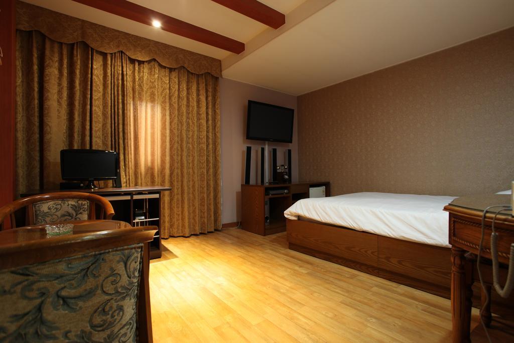 Monaco Hotel Чеджу Стая снимка