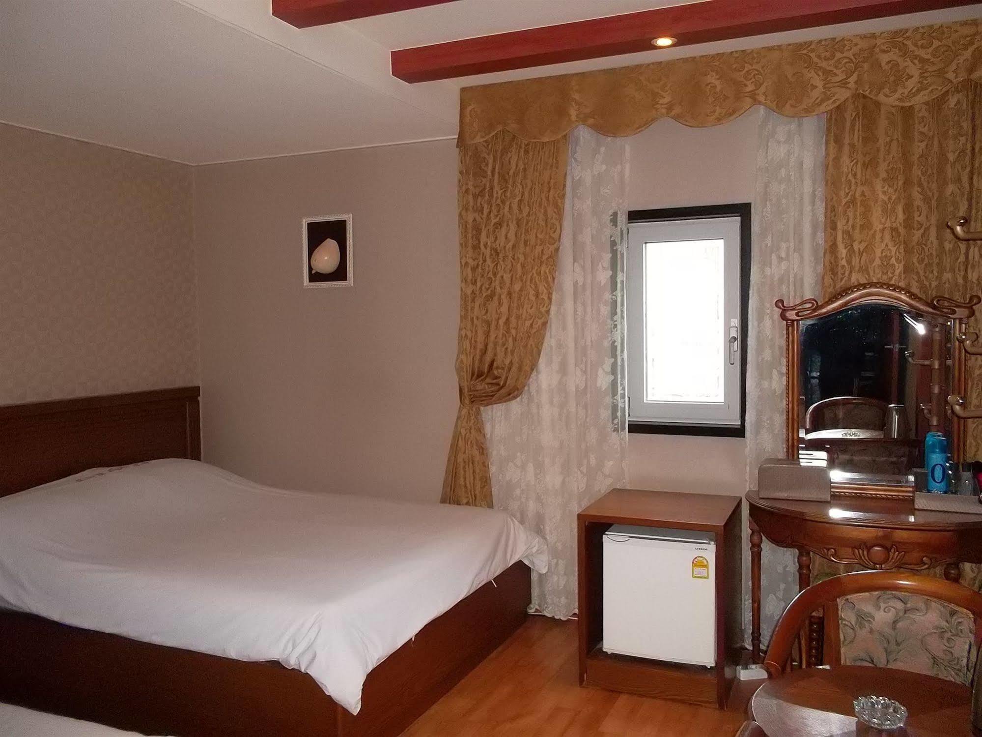 Monaco Hotel Чеджу Екстериор снимка