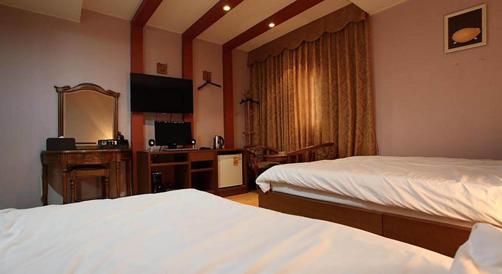 Monaco Hotel Чеджу Екстериор снимка